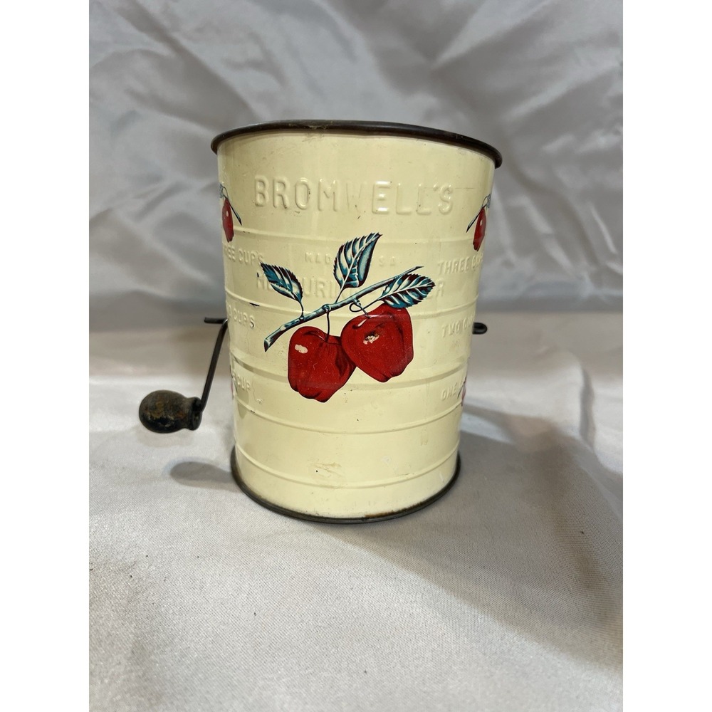 VTG Bromwells 3 Cup Measuring Flour Sifter Wood‎ Handle Red Apple (2437)